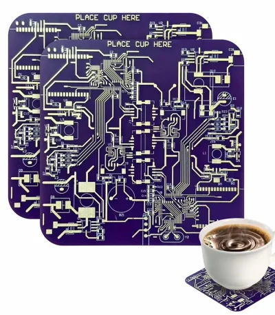 Piatto in silicone a forma di circuito elettronico con tazza di caffè decorativa, perfetto per gli appassionati di tecnologia e design innovativo.