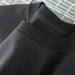 Due magliette nere con stampa scientifica minimalista, perfette per appassionati di scienza e decorazioni da parete a tema scientifico.