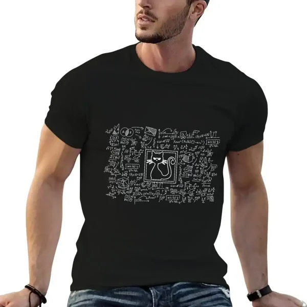 Maglietta nera con stampa di un gatto e formule scientifiche, stile casual e originale, perfetta per appassionati di scienza e arte.