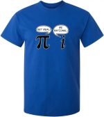 Maglietta blu con simboli e citazioni scientifiche, ideale per appassionati di matematica e scienza, perfetta come regalo o per mostrare il proprio interesse per la cultura scientifica.