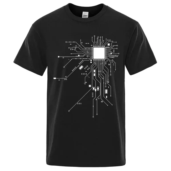 T-shirt con design di microchip e circuiti elettronici, perfetta per appassionati di tecnologia e scienza.