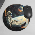 Oggetto decorativo con immagine di astronauta nello spazio, pianeti e stelle, ideale come decorazione scientifica o da collezione.