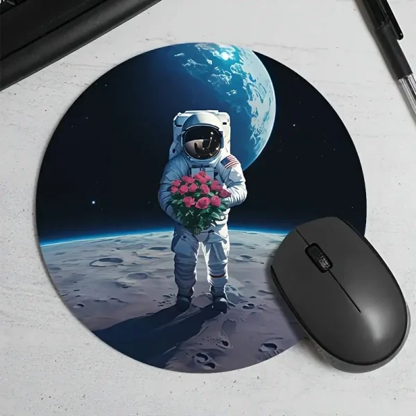 Astronauta in tuta spaziale con bouquet di fiori, sfondo della Terra e dello spazio, oggetto decorativo scientifico.