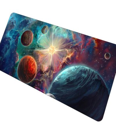 Oggetto decorativo a tema spaziale con pianeti e nebulose, ideale per appassionati di astronomia e decorazioni scientifiche. Perfetto per personalizzare ambienti con un tocco cosmico.
