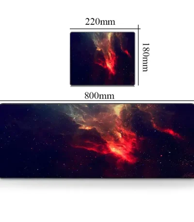 Pannello decorativo con immagine di una nebulosa spaziale, dimensioni 800x300mm, con dettagli di stelle e gas colorati in rosso e arancione.