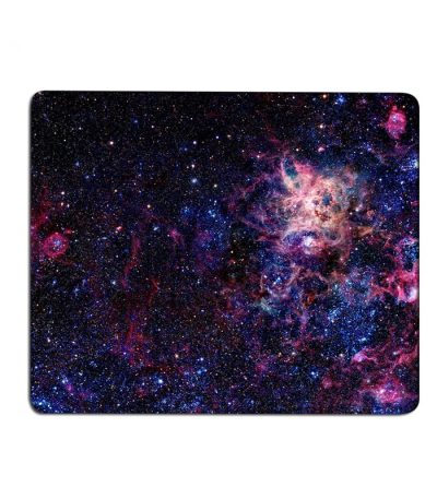 Decorazione astronomica con immagine di galassie e stelle.