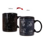 Tazza decorativa con disegni delle costellazioni zodiacali e stelle, ideale come regalo o decorazione per appassionati di astronomia e astrologia.