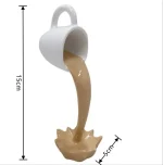 Tazza bianca con liquido colorato che scorre, oggetto decorativo scientifico, altezza 15 cm, perfetto per decorazioni educative e da laboratorio.