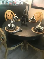 Set di stoviglie a tema scientifico per feste e decorazioni.