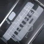 Misuratore di livello con scala graduata in millilitri.
