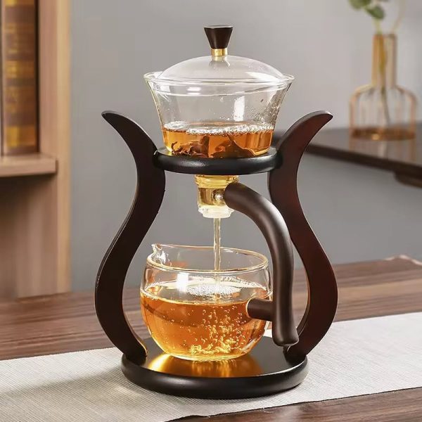 Dispositivo decorativo scientifico per infusione di tè, con struttura in legno e vetro, ideale come oggetto di decorazione e per appassionati di scienza.