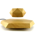 Pulsante di luce in legno con design geometrico, decorazione moderna e minimalista, perfetta per ambienti di studio o ufficio, realizzato in legno naturale di alta qualità.