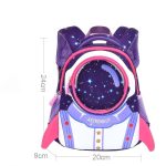 Zaino scolastico con design astronauta e tema spaziale.