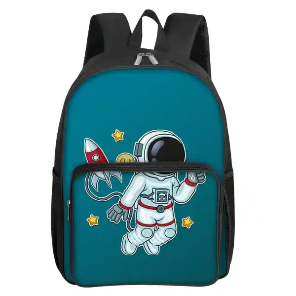 Zaino per bambini con design di astronauta in tuta spaziale, razzo e stelle, ideale per scuola e tempo libero.