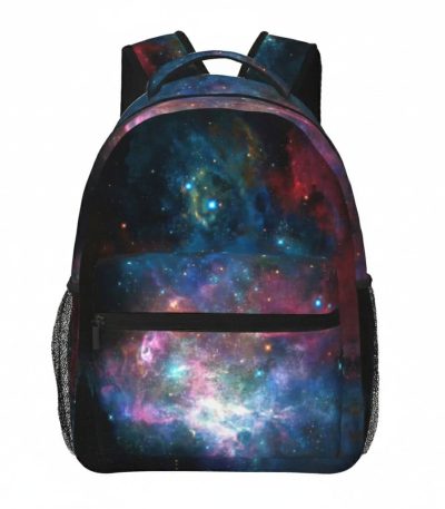Zaino con design ispirato allo spazio e alla galassia, perfetto per appassionati di astronomia e decorazioni scientifiche, con ampio scomparto e tasche laterali in rete.