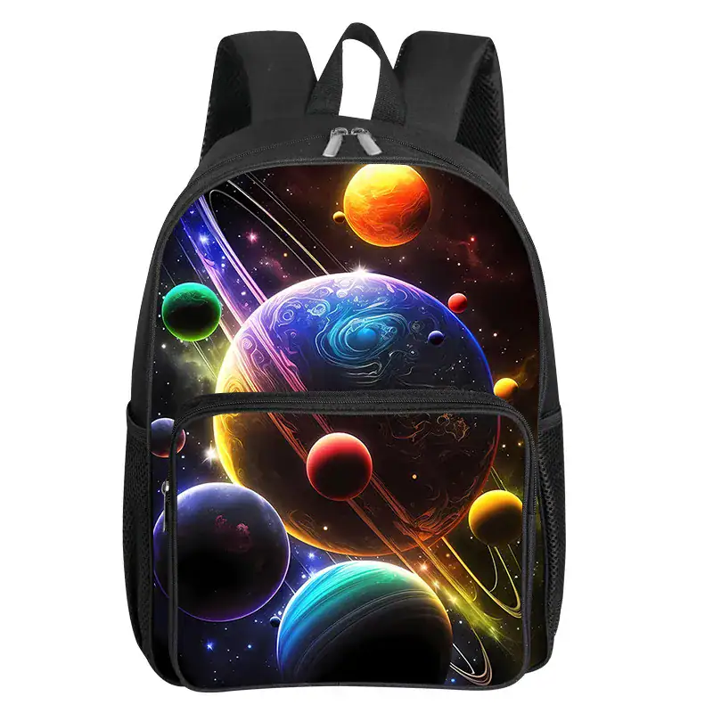Zaino con stampa di pianeti e galassie nello spazio, ideale per studenti e appassionati di astronomia, con ampio scomparto e comode spalline.