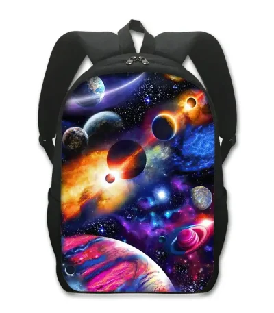 Zaino con stampa di pianeti e galassie, perfetto per appassionati di astronomia e scienza. Design vivace e dettagliato che richiama l'universo, ideale per studenti, appassionati o decorazioni scientif.
