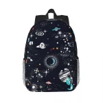 Zaino con stampa di pianeti, stelle e galassie in stile spaziale, ideale per appassionati di astronomia e decorazioni scientifiche.