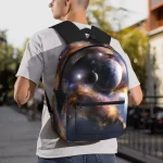 Zaino con stampa di galassie e pianeti, ideale per appassionati di astronomia e scienza, perfetto per scuola, università o tempo libero.