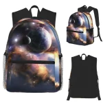 Zaino con stampa galassia e pianeti, perfetto per appassionati di astronomia e scienza, ideale per scuola o tempo libero. Design colorato e dettagliato, resistente e pratico.