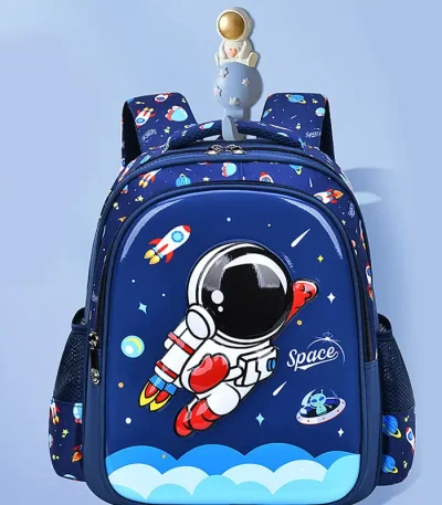 Zaino per bambini con design spaziale, astronauta e pianeti, ideale per scuola e tempo libero, colorato e resistente.