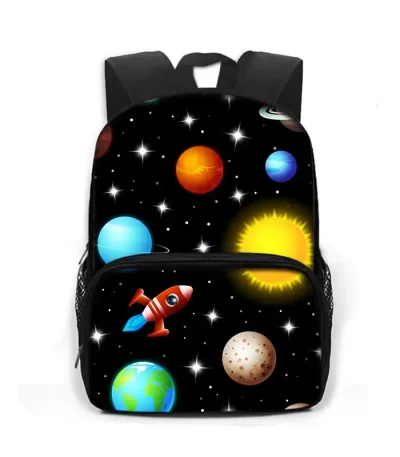 Zaino con disegni di pianeti, stelle e razzi, perfetto per appassionati di spazio e scienza. Ideale per scuola, tempo libero o regali a tema astronomico.