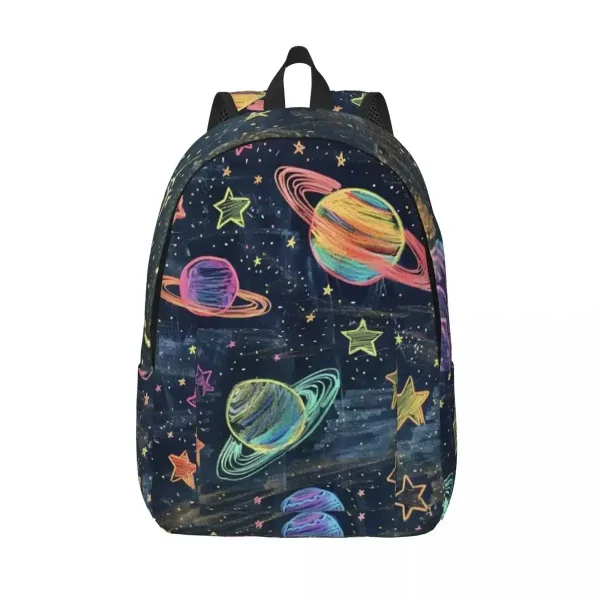 Zaino con design di pianeti e stelle colorate su sfondo scuro, perfetto per studenti e appassionati di spazio.