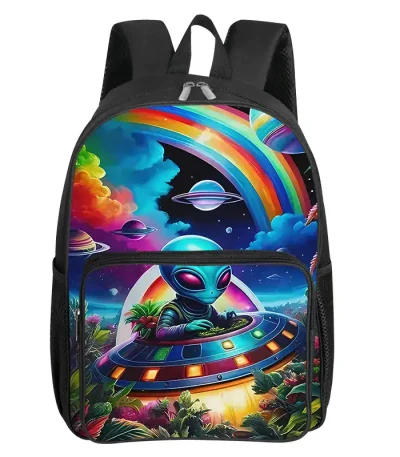 Zaino con design di alieno e scena spaziale colorata, perfetto per appassionati di fantascienza e oggetti decorativi scientifici.