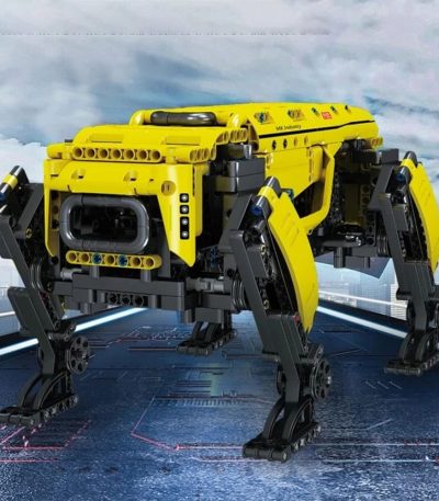 Modello di rover robotico Lego Technic giallo e nero, con articolazioni articolate e dettagli realistici, ideale per appassionati di tecnologia e scienza.