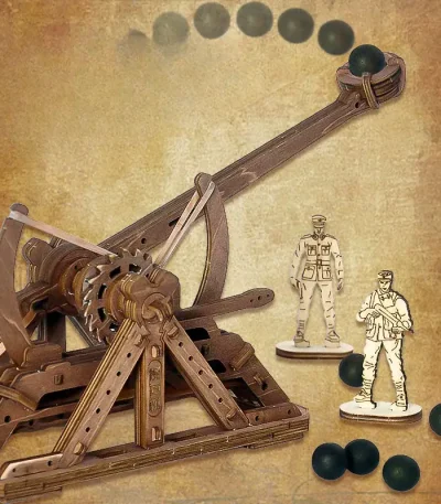 Modello di gioco scientifico in legno con palla nera e meccanismo di lancio, decorato con figure di soldati, ideale come decorazione educativa e decorativa.