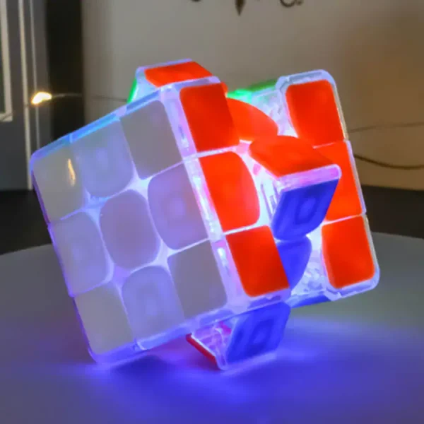Oggetto decorativo scientifico con cubetti luminosi a LED colorati, ideale per ambienti educativi e di design.