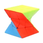 Pezzo di puzzle tridimensionale colorato con forme geometriche e colori vivaci, ideale come decorazione scientifica o oggetto di studio per appassionati di matematica e scienze.