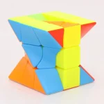 Puzzle tridimensionale colorato, perfetto per stimolare la mente e migliorare le capacità di problem solving. Ideale come decorazione scientifica originale e educativa.