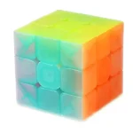 Cubetto di Rubik trasparente con cubi colorati in tonalità di verde, blu e arancione, perfetto come oggetto decorativo scientifico.
