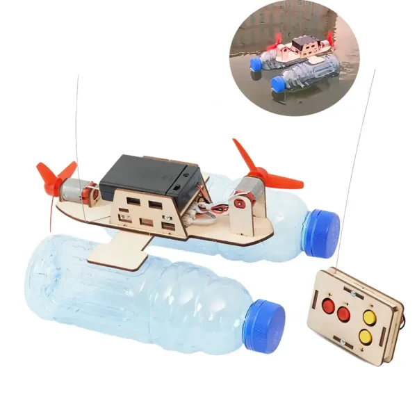 Robot acquatico con motore e batterie alimentato da bottiglie di plastica riciclate.