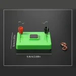 Piatto di esperimenti scientifici con fili, magneti e una calamita, ideale per attività educative e dimostrazioni di fisica. Dimensioni: 6.8x5 cm, altezza 1.9 cm.