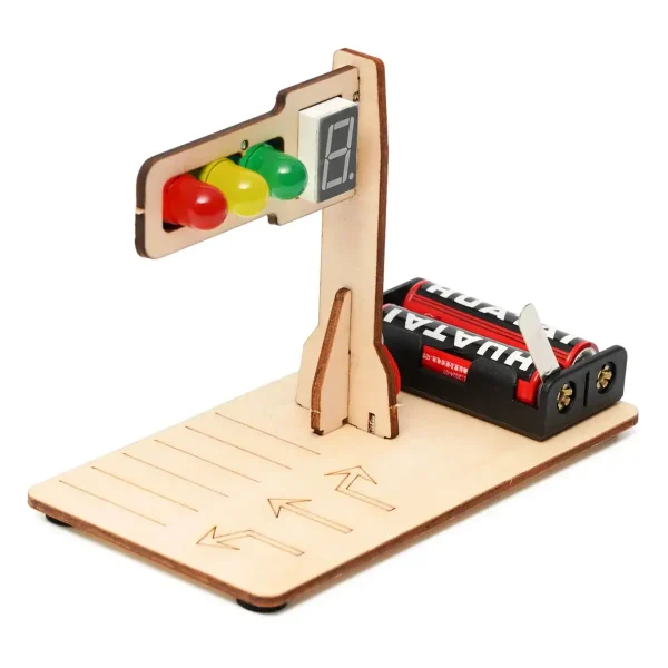 Modello di semaforo e batteria con display digitale, perfetto come oggetto decorativo e educativo per ambienti scientifici e scolastici.