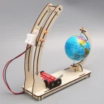 Modello didattico di un pianeta Terra con supporto e motore, ideale per scopi educativi e decorativi.