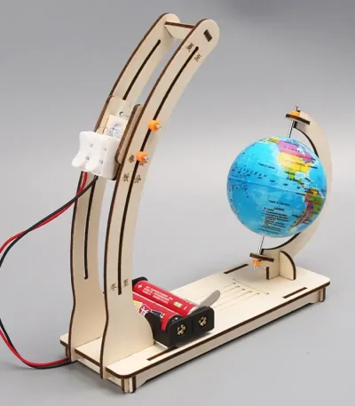 Modello didattico di un pianeta Terra con supporto e motore, ideale per scopi educativi e decorativi.