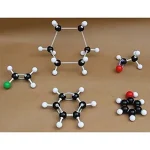 Rappresentazione di modelli molecolari con atomi colorati e legami, ideali per studi e decorazioni scientifiche.