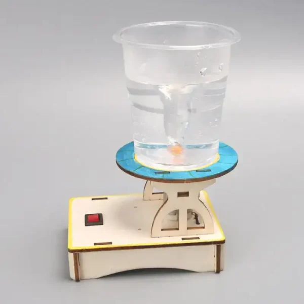 Bilancia a galleggiante con contenitore d'acqua, strumento scientifico per esperimenti di fisica e misurazioni.