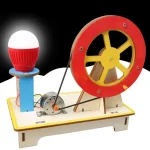 Viteca di energia con lampada e motore a ruota, esempio di esperimento scientifico per studenti.