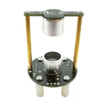 Oscilloscopio da tavolo per esperimenti scientifici, con display e controlli, ideale per laboratori e studi di fisica.