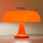 Lampada decorativa ispirata alla scienza, colore arancione vivace, design elegante e moderno, perfetta come oggetto decorativo o da scrivania.