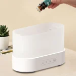 Vaporiera a ultrasuoni bianca con funzione di aromaterapia, ideale per ambienti domestici e uffici, con controllo touch e design elegante.