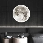 Decorazione luminosa a forma di luna, perfetta per ambienti moderni e minimalisti, crea un'atmosfera suggestiva e rilassante.