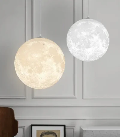 Luci decorative a forma di Luna e Terra, perfette per decorazioni scientifiche e ambienti moderni. Ideali per aggiungere un tocco cosmico e originale alla casa o all'ufficio.