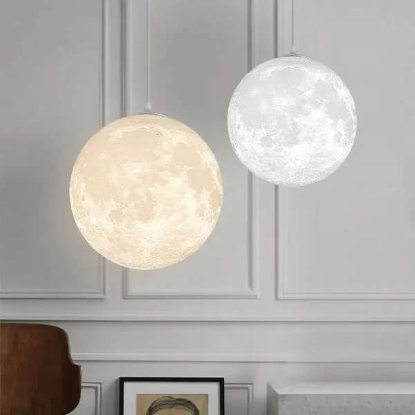 Luci decorative a forma di Luna e Terra, perfette per decorazioni scientifiche e ambienti moderni. Ideali per aggiungere un tocco cosmico e originale alla casa o all'ufficio.