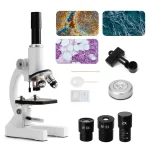 Microscopio con accessori e campioni scientifici per analisi e studio. Include obiettivi, campioni colorati, e strumenti di precisione, ideale per appassionati e professionisti della biologia e scienz.