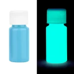 Vaso fluorescente blu che brilla al buio, perfetto come decorazione scientifica o oggetto luminoso per ambienti notturni.
